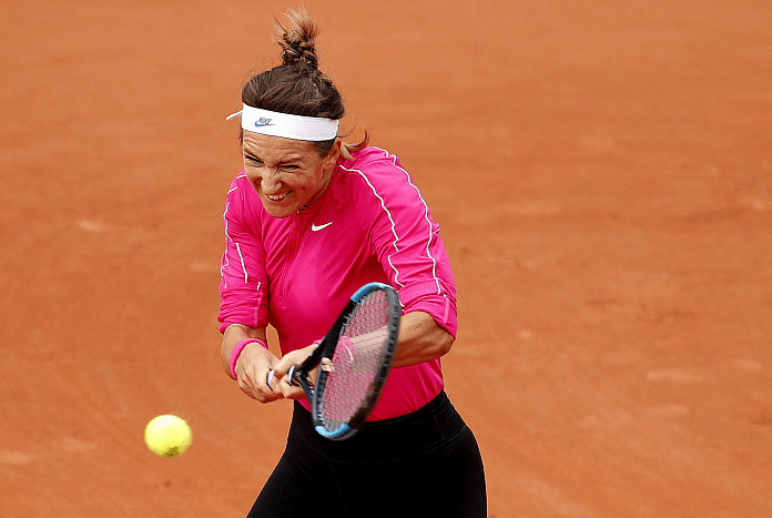 爱游戏AYX中国官网入口阿扎伦卡爆冷击败巴塞罗那，问鼎冠军引爆全场！(阿扎伦卡复出)